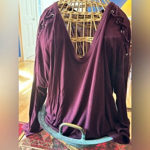 Women’s Express lace up sleeve accents casual top